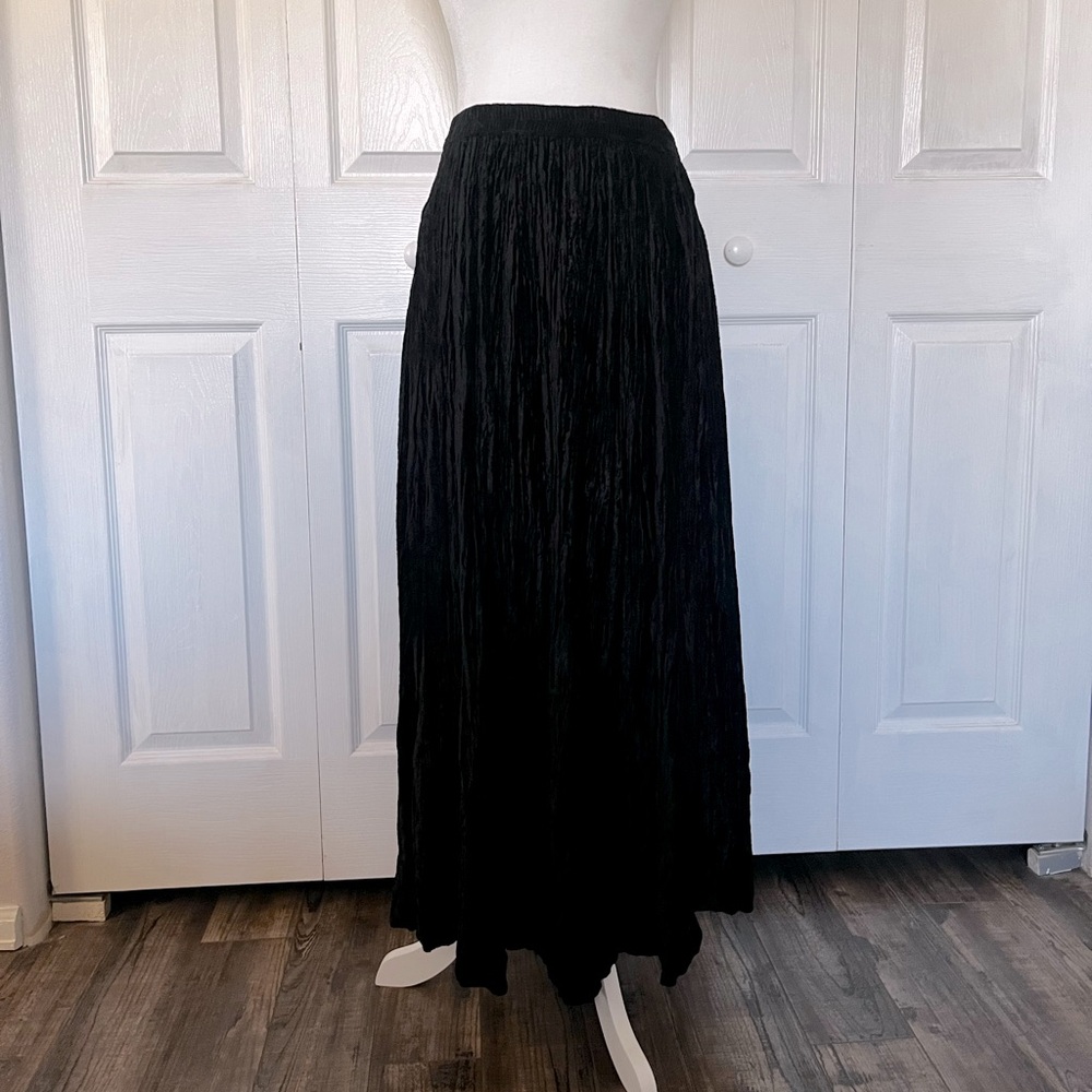 Vintage 90’s black velvet maxi skirt